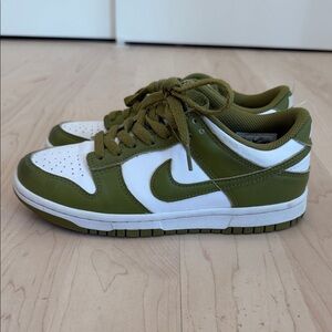 Nike Kids Olive Green and White Low-Top Dunk Sneakers